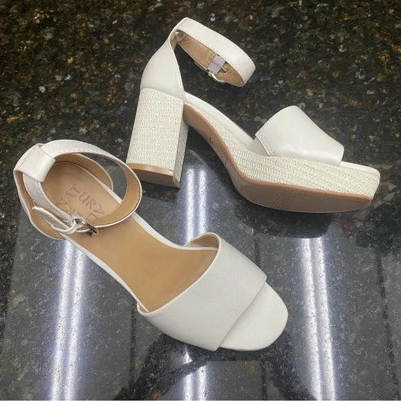 NWT Naturalizer Leather White/Ivory Block Heel Sandals (in original box) - Picture 10 of 11
